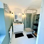Country With Private Kamp River Access Lejlighed