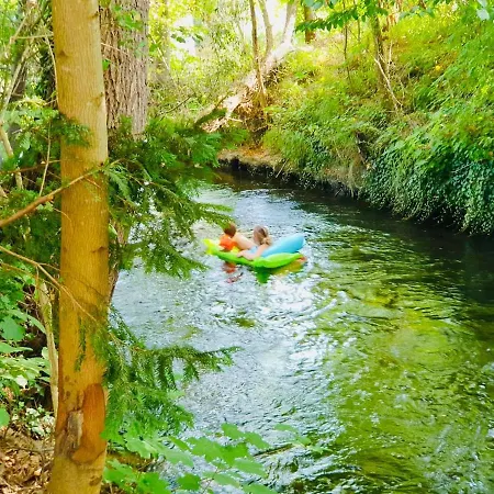 Country With Private Kamp River Access Lejlighed