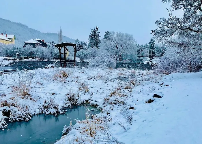 Country With Private Kamp River Access Apartmán