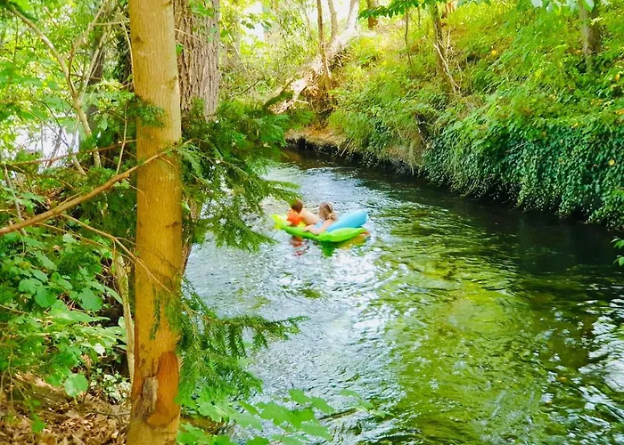 Country With Private Kamp River Access Lejlighed